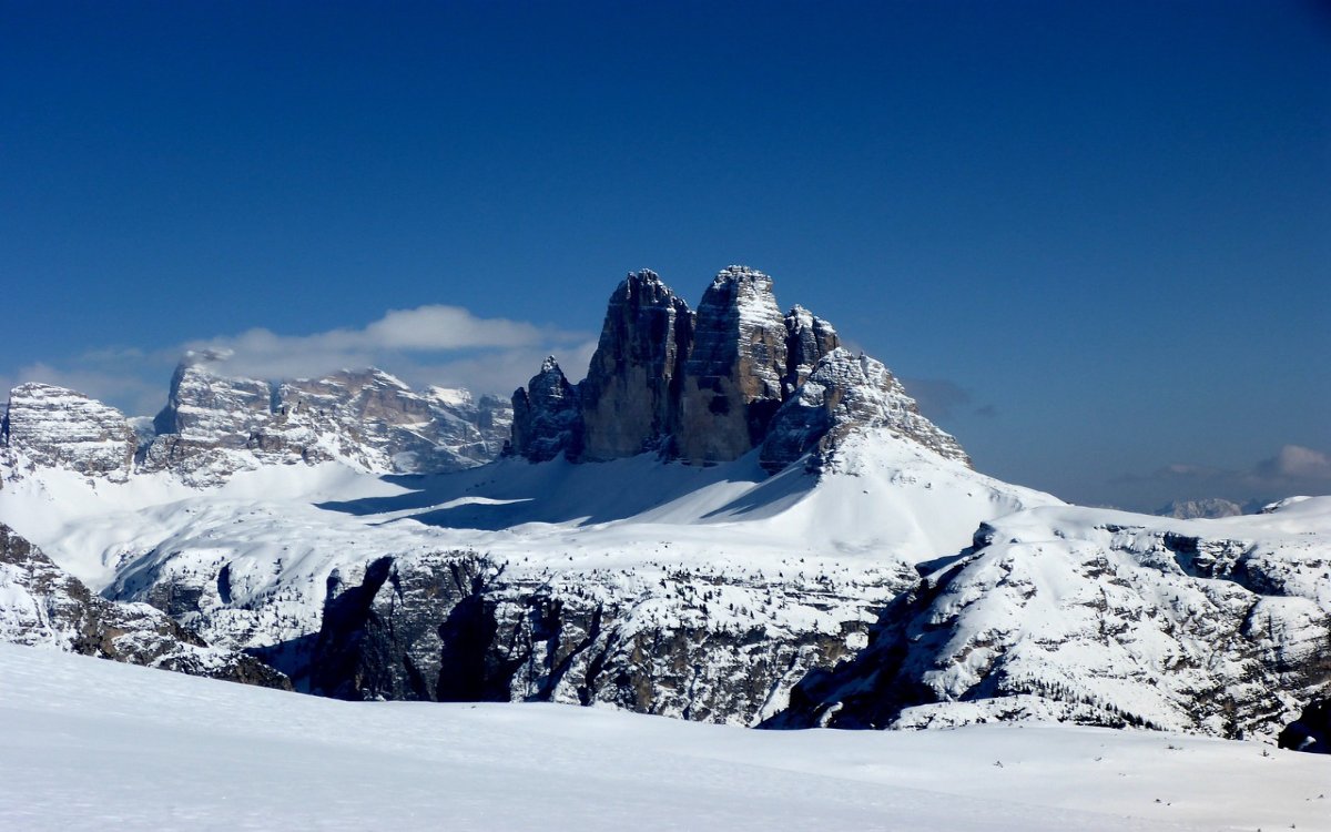 © Pixabay / simon / Abbildung 1: Die Drei Zinnen gehören zu den markantesten Bergen in den Dolomiten