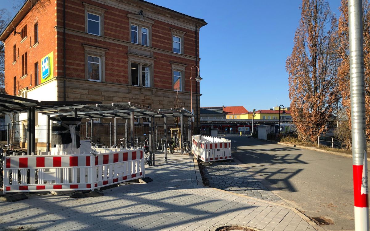 Auch der Fahrradparkplatz an der Tunnelstraße wird schon genutzt. Foto: Hans Koch