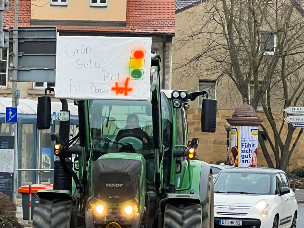 13.01.2024 - Bauernproteste auf dem Weg zur Demonstration auf dem Bayreuther Volksfestplatz