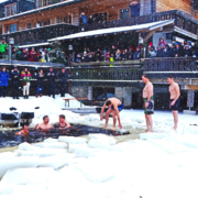 Im Rahmen des Eisbadens am Fichtelsee 2024 findet eine Spendenaktion statt. Foto: Gemeinde Fichtelberg