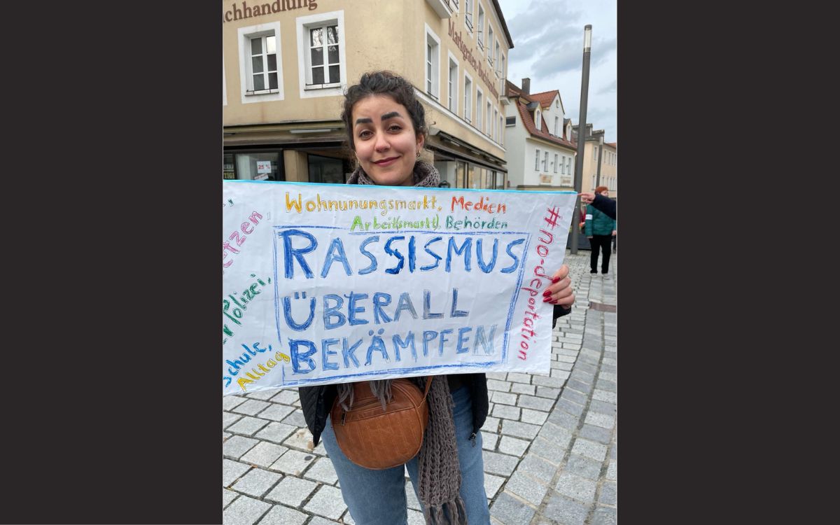 Etwa 2.500 Leute versammelten sich am vergangenen Sonntag in der Bayreuther Innenstadt, um gegen Rechtsextremismus zu demonstrieren. Foto: Neele Boderius