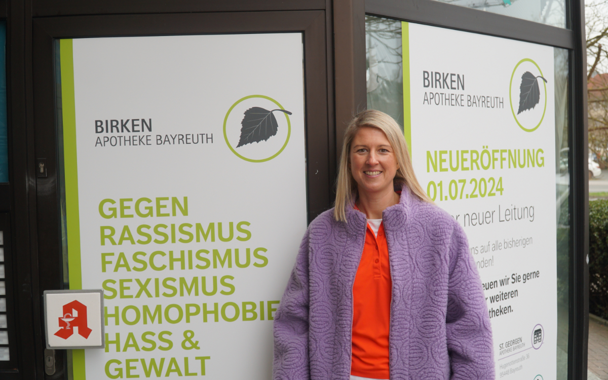 Neu-Betreiberin Simone Landwehr freut sich auf die Wiedereröffnung der Birken-Apotheke. Foto: Benedikt Günther