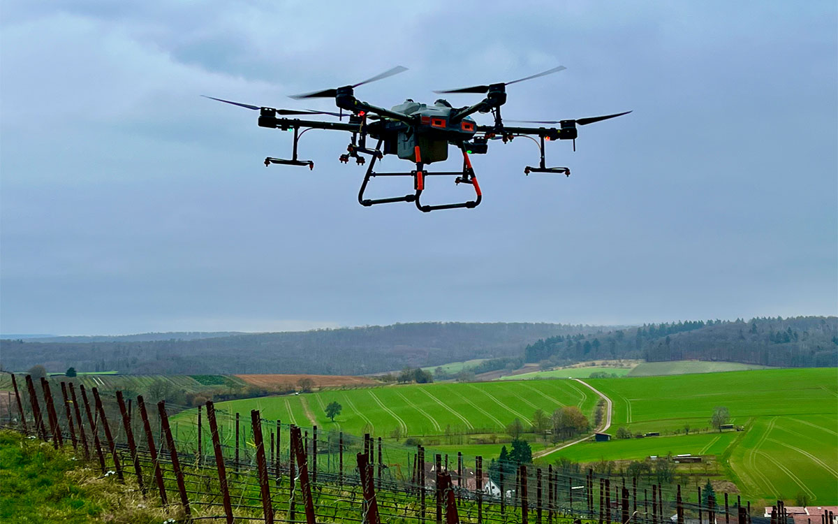 Unterwegs im Weinberg, mit effektivem Drohneneinsatz. ©Christian Schwert