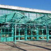 Das Sportzentrum, das direkt an die Oberfrankenhalle anschließt, soll generalsaniert werden. Foto: Archivbild