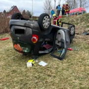 Der Renault hat sich bei dem Unfall im Kulmbacher Land überschlagen. Foto: Polizei Stadtsteinach