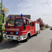 Ein Garagendach und die Photovoltaikanlage darauf standen laut Polizei in Flammen. Symbolbild: Freiwillige Feuerwehr Stadt Bayreuth