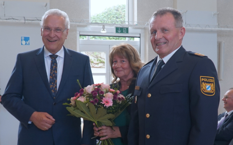 Innenminister Joachim Herrmann (l.) mit Polizeipräsident Armin Schmelzer und Ehefrau Petra Schmelzer. Foto: Zhi Chai