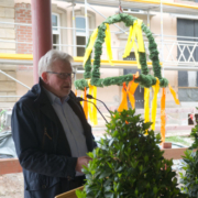 Oberbürgermeister Thomas Ebersberger auf dem Richtfest des neuen Stadtarchivs. Foto: Stefanie Schweinstetter
