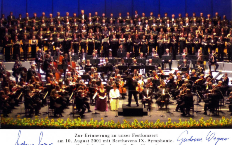 Christian Thielemann dirigierte im Jahr 2001 die "Neunte" im Festspielhaus. Anlass war der 125. Geburtstag der Festspiele sowie 50. Jahrestag der Begründung des Neuen Bayreuth. Foto: Bayreuther Festspiele.