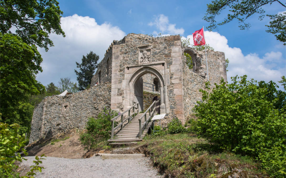 Nach fünf Jahren kehrt das Burgenfest wieder an die Burgruine Hohenberneck zurück. Foto: Florian Fraaß